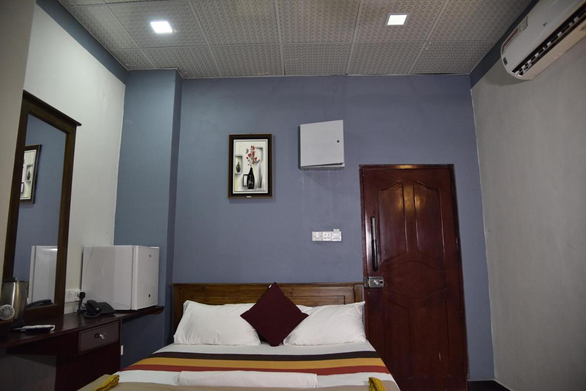 Global City Hotel Maligawatta Eksteriør billede